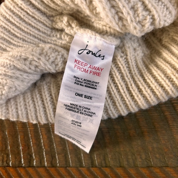 Joules Clothing Great Britain Cable-Knit Ivory Bobble Pom Hat Beanie One Size - Picture 3 of 3